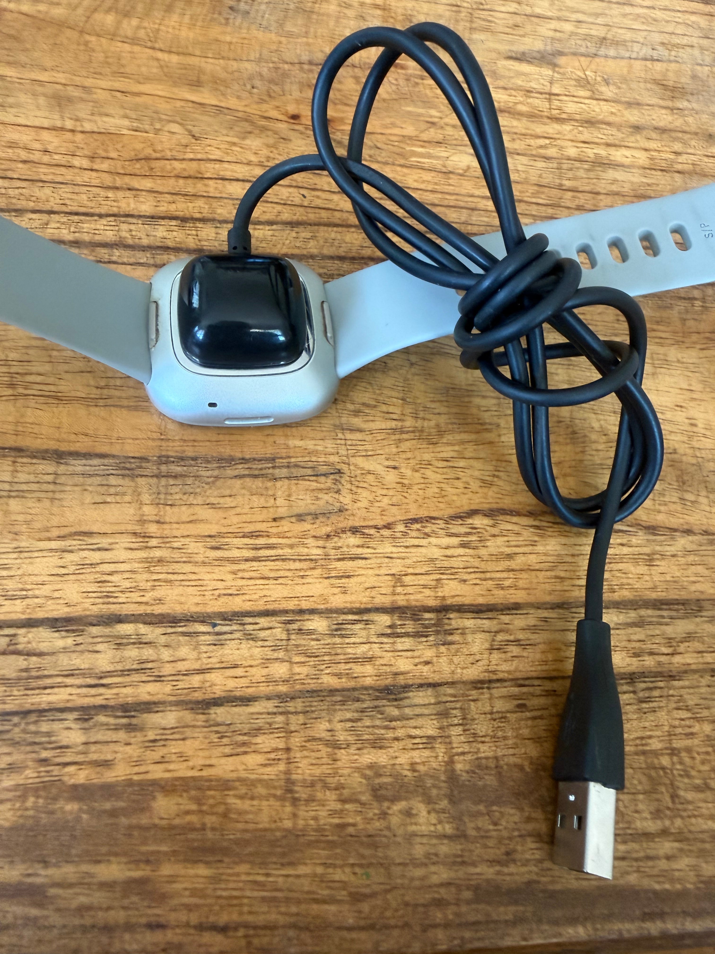 Fitbit FB512 Fitness Tracker with Charger & Extra Bands