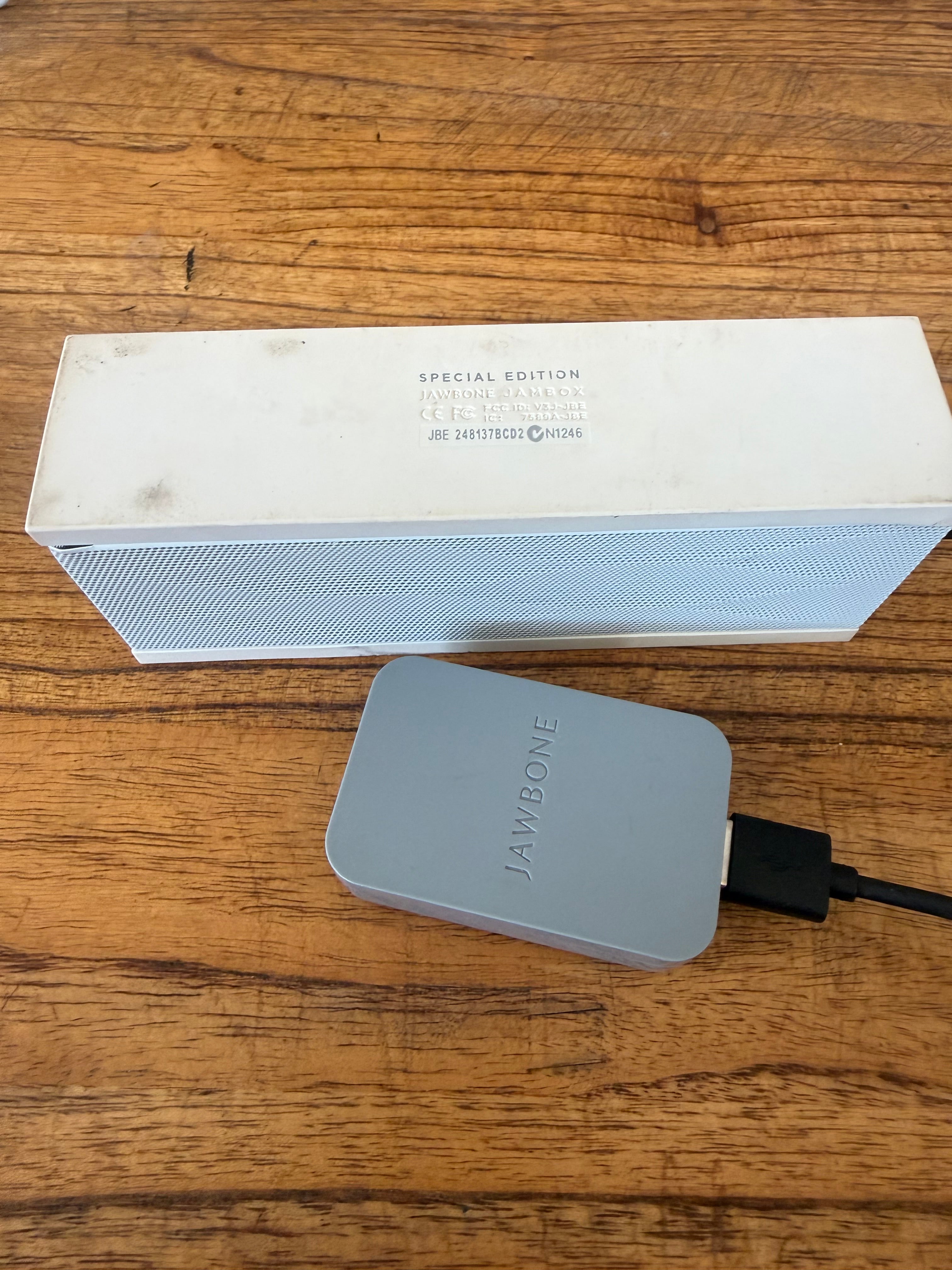 Jawbone Jambox Wireless Bluetooth Speaker with Charger